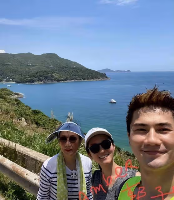 汪明荃忙到元宵節仍有人拜年,與TVB「金童玉女」合影被指黑面?