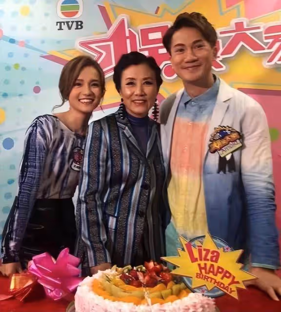 汪明荃忙到元宵節仍有人拜年,與TVB「金童玉女」合影被指黑面?