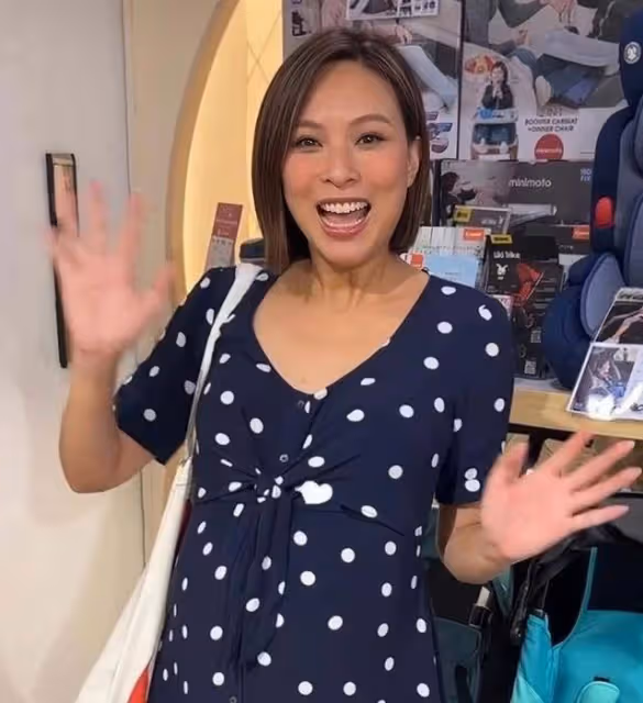 恭喜!香港知名女星懷孕多月臨盆在即,與老公結婚三年成功抱倆