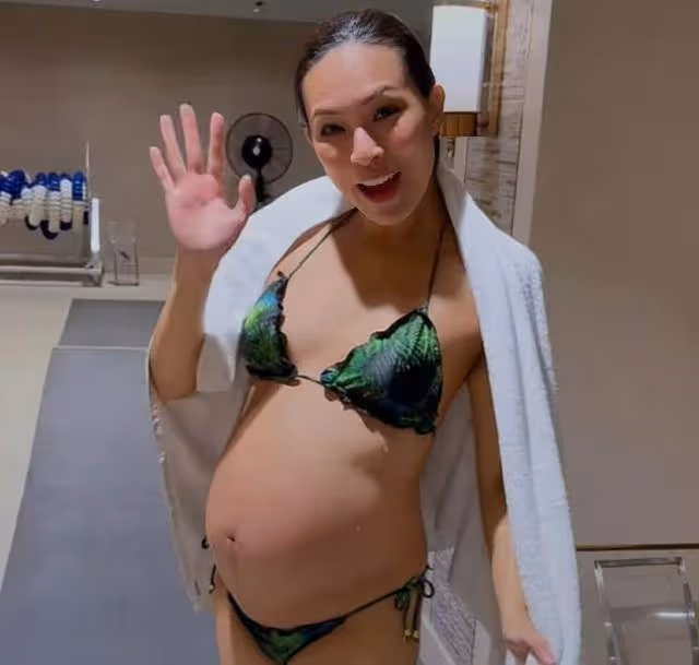 恭喜!香港知名女星懷孕多月臨盆在即,與老公結婚三年成功抱倆