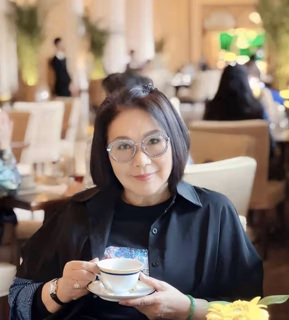 TVB老戲骨李司棋近照曝光！與女兒同框似姐妹，曾與女兒斷聯7年