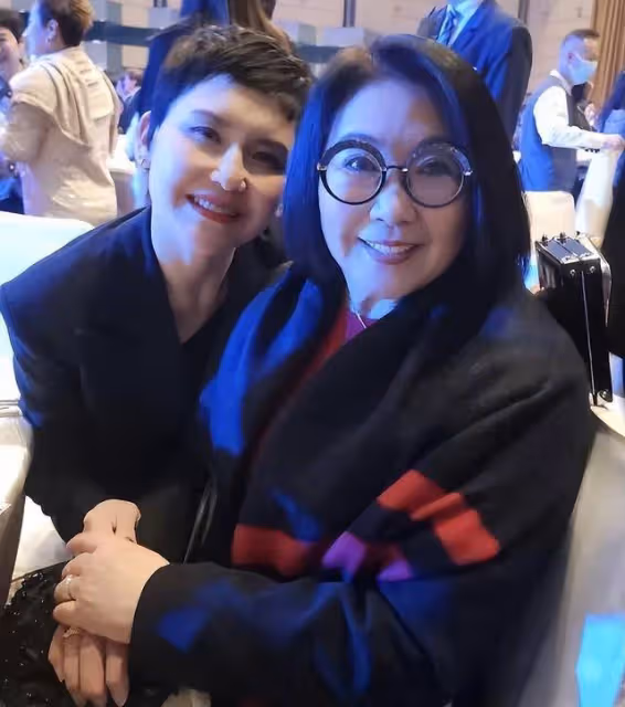 TVB老戲骨李司棋近照曝光！與女兒同框似姐妹，曾與女兒斷聯7年