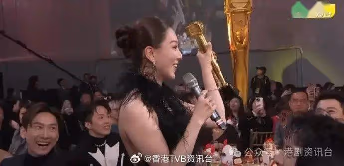 王敏奕重提奪「最佳衣著獎」!爆肚多謝曾志偉