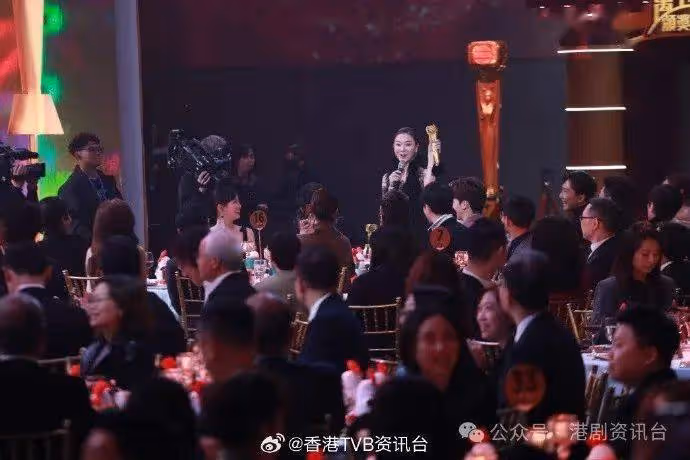 王敏奕重提奪「最佳衣著獎」!爆肚多謝曾志偉