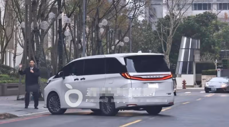 大S離世第11天,黑范、吳佩慈845萬新車素黑裝,S幫再聚首