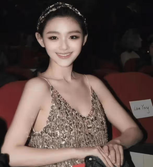 大S剛走十多天,孩子們正臉照曝光,跟後媽很親 大人在家裡喝香檳