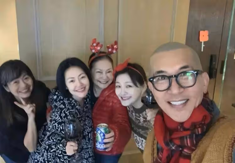 大S第二場追思會畫面曝光,現場有說有笑,賈永婕穿紅衣被怒懟