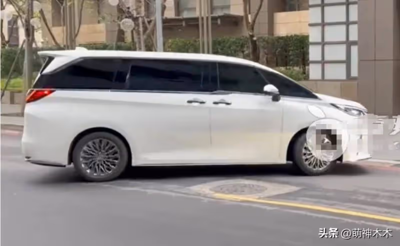 大S追思會家中舉辦,業內持續炮轟小S逃避,伊能靜被罵後取消點贊