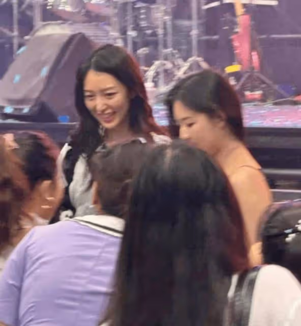 44歲香港知名男星突然宣布與女友結婚!相戀2年求婚+結婚當場完成!父母全不知情