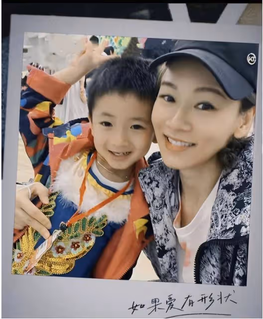 TVB港姐冠軍曬娃，12歲女兒被指撞臉全紅嬋，昔日港姐情路坎坷