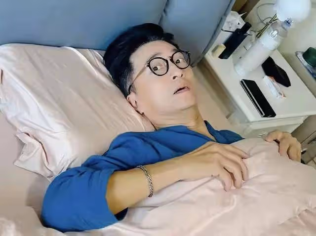 林韋辰大病初癒復工帶貨,氣色尚可顯蒼老,為郭晉安旗下產品帶貨