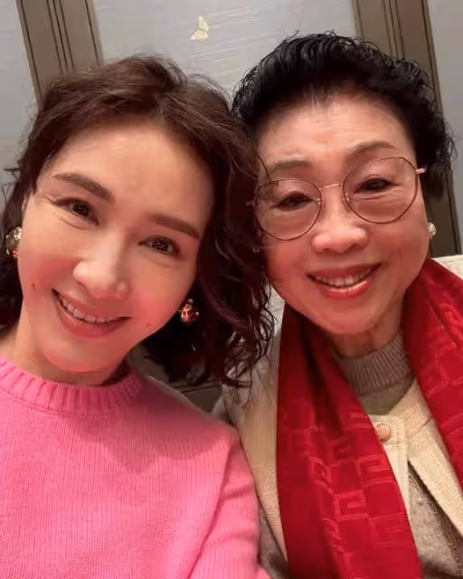 黎姿媽媽80大壽,曬照感恩!當年嫁殘疾富豪,遠比你想像的更偉大
