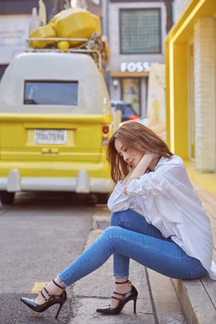 知名港女星曬與母親裸背照！泡溫泉深情對望，被指似兩姐妹