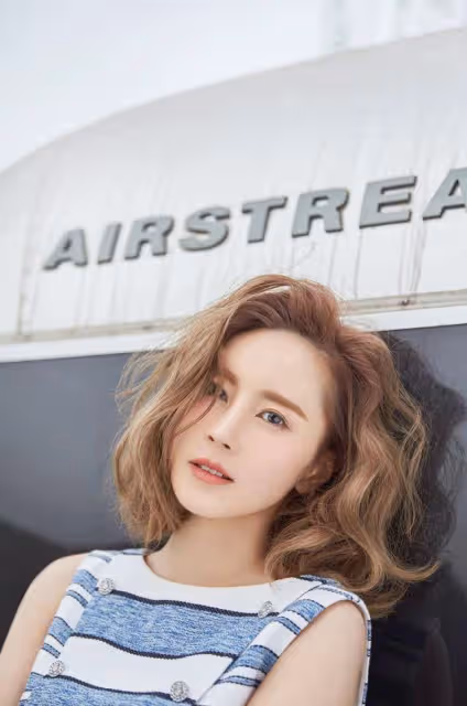 知名港女星曬與母親裸背照！泡溫泉深情對望，被指似兩姐妹