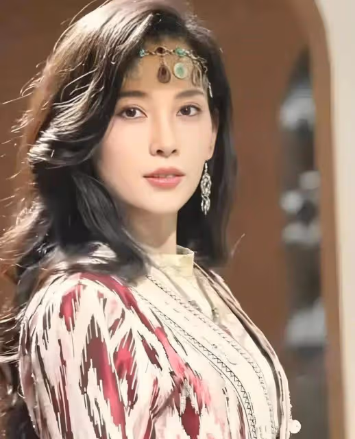 汪峰帶森林北看演唱會,女友眼神發獃疑似不開心,兩人避嫌無互動