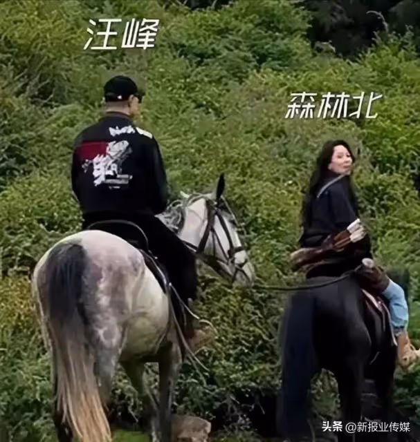汪峰和小19歲女友牽手現身成都，女方穿牛仔褲身材火辣，顏值不輸章子怡！