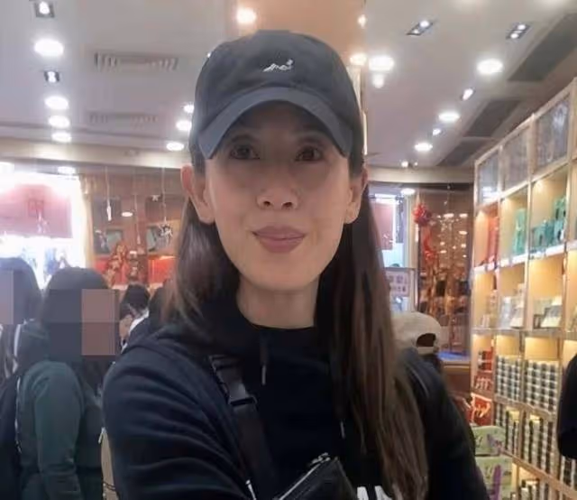 香港知名女星遭誤會是工人姐姐,拍戲靠父上位,再婚嫁小8歲帥哥