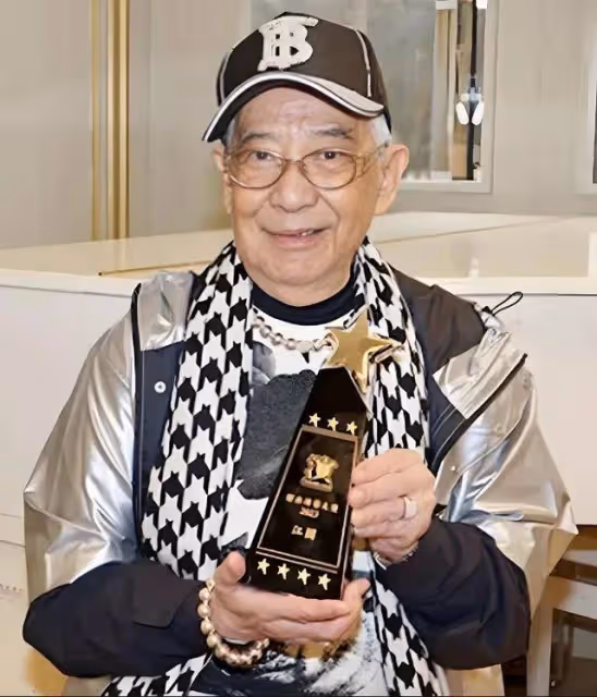 亞視「傳奇綠葉」近照曝光！88歲潮范十足，一生未婚卻有感人故事