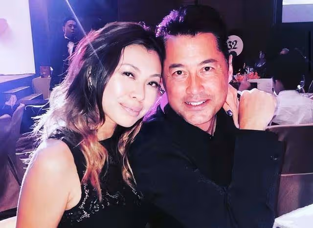 香港知名星二代與同性愛人在街頭擁吻,移居國外結婚兩年感情穩定