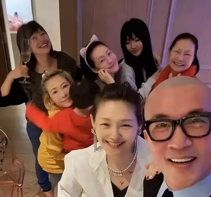 S媽連續發文，台媒心理師認為她可能有精神問題，小S的狀況更嚴重