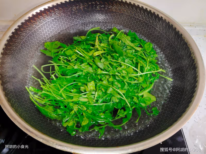 春天最該吃的菜就是它，隨手一煮賽吃肉！軟糯又鮮香、滿口好味滋味足，好吃好做全家都愛