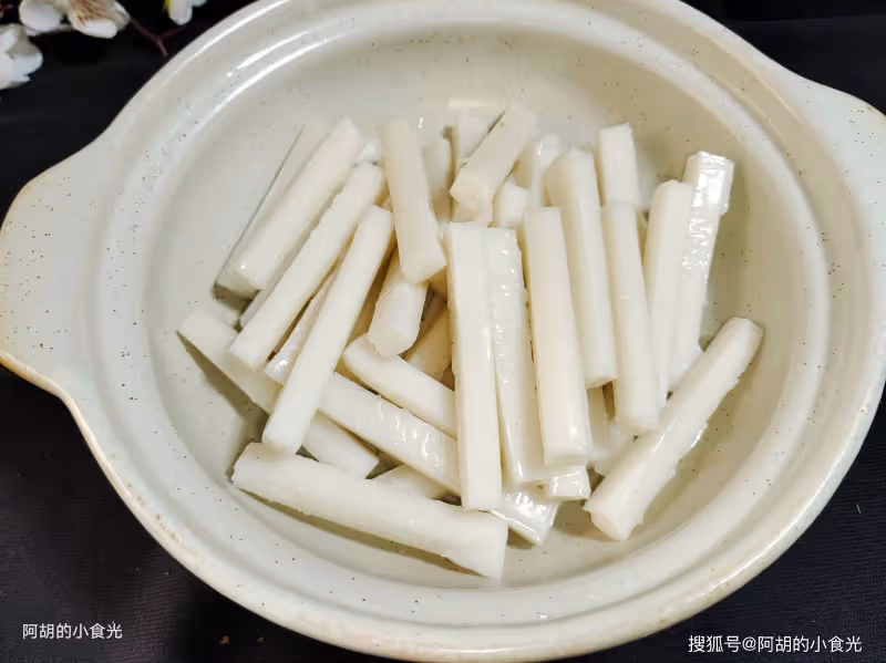 春天最該吃的菜就是它，隨手一煮賽吃肉！軟糯又鮮香、滿口好味滋味足，好吃好做全家都愛