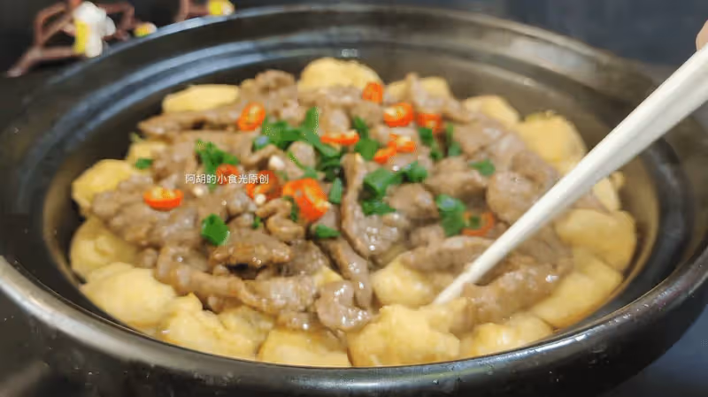豆腐和它天生一對,隨手一燜葷素全有!軟嫩鮮香、口口都爆汁,簡單好做全家都愛吃