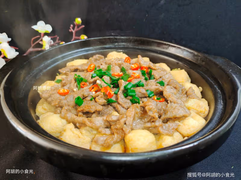 豆腐和它天生一對,隨手一燜葷素全有!軟嫩鮮香、口口都爆汁,簡單好做全家都愛吃