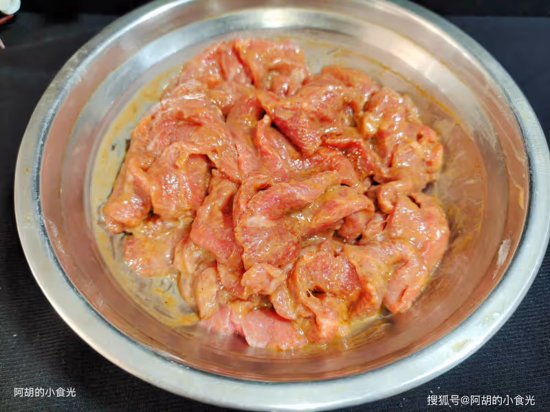 豆腐和它天生一對,隨手一燜葷素全有!軟嫩鮮香、口口都爆汁,簡單好做全家都愛吃