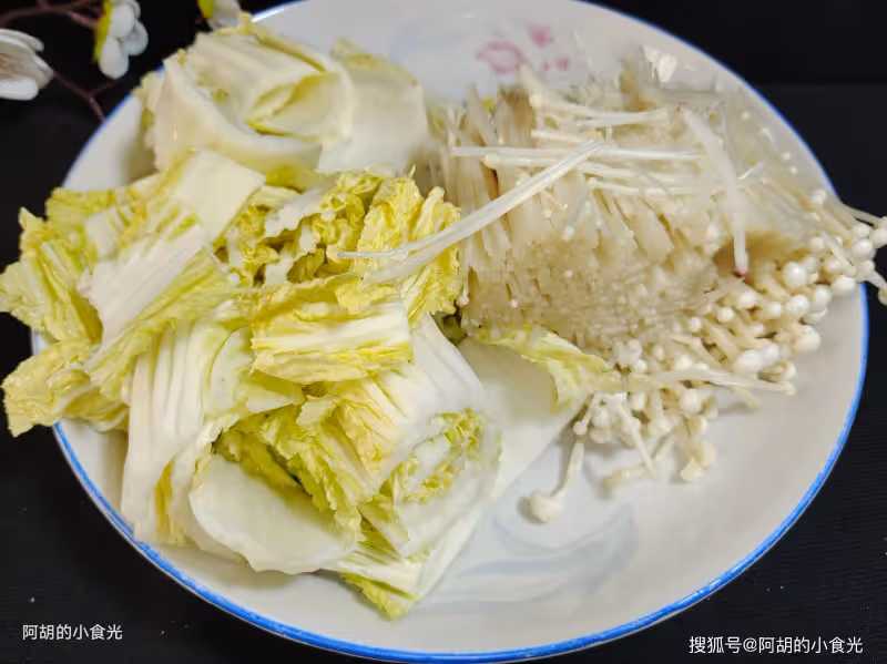 豆腐和它天生一對,隨手一燜葷素全有!軟嫩鮮香、口口都爆汁,簡單好做全家都愛吃