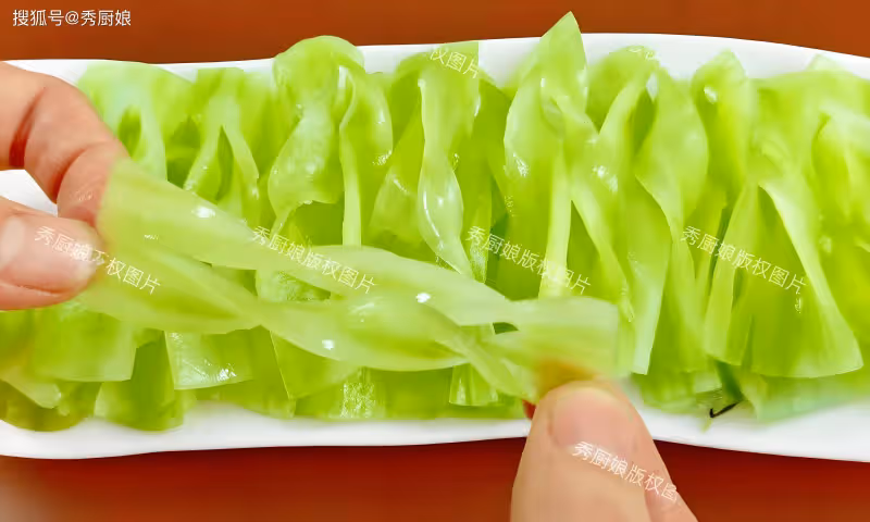 春節後，寧可不吃肉，也要吃這道「刮油菜」，營養飽腹，潤腸通便