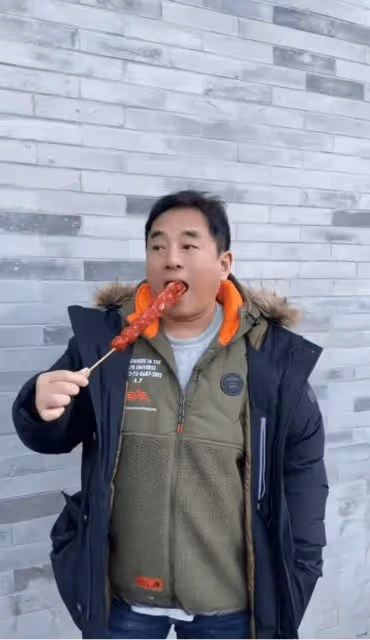 呂方近照曝光,被指撞臉王晶父親,妻子曾被追債70萬,陷入輿論風波