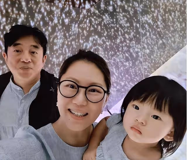 呂方近照曝光,被指撞臉王晶父親,妻子曾被追債70萬,陷輿論風波