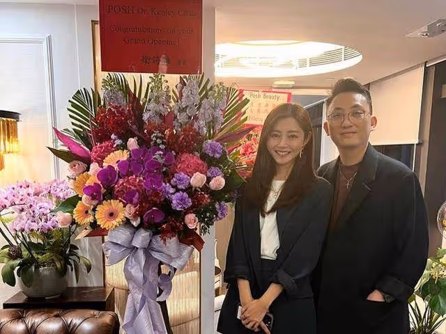 恭喜!香港知名女星風光大嫁,穿深v婚紗與多金老公教堂熱吻