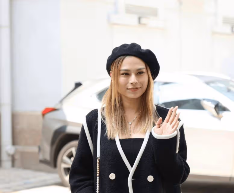 香港爆紅女星穿深V婚紗美麗出嫁!群星現身祝福!三個「詩雅」同框!