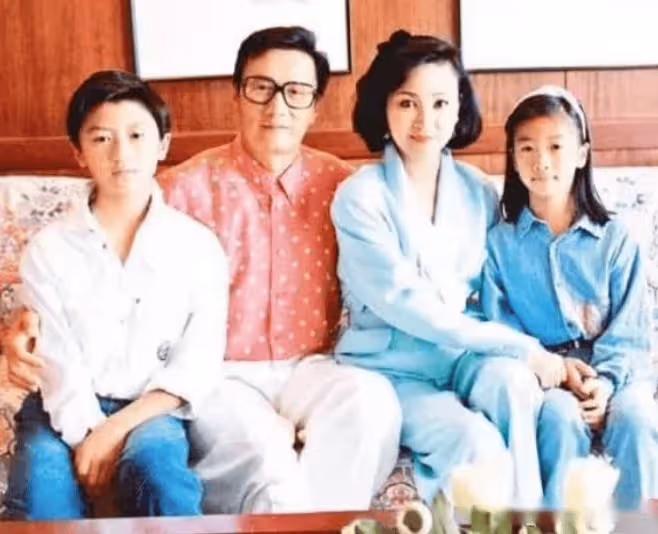44歲謝霆鋒隔空示愛55歲王菲！娛樂圈最強姐弟戀，結局早已註定