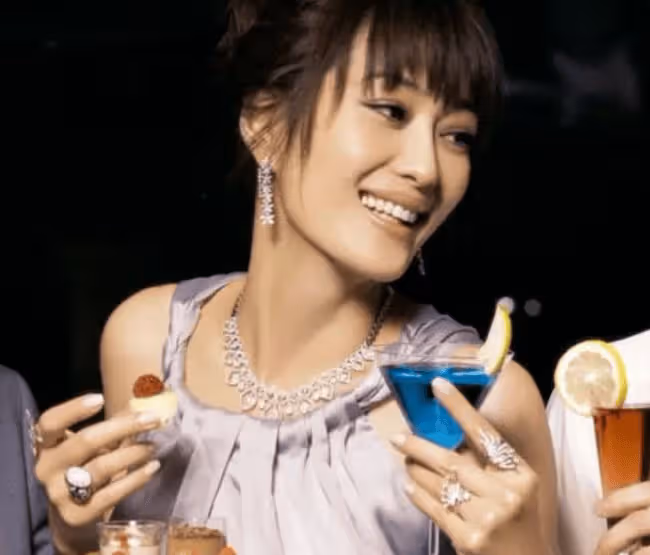 57歲孟廣美逆生長,被前男友騙光家產,如今嫁京城富豪收穫幸福