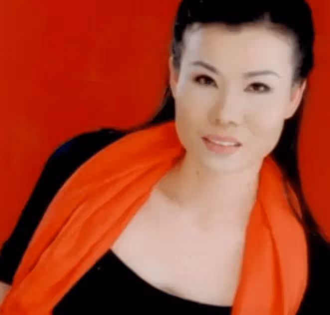 她是著名歌唱家葉凡,從高燒再到去世僅16天,演唱現場復發,後搶救無效離世