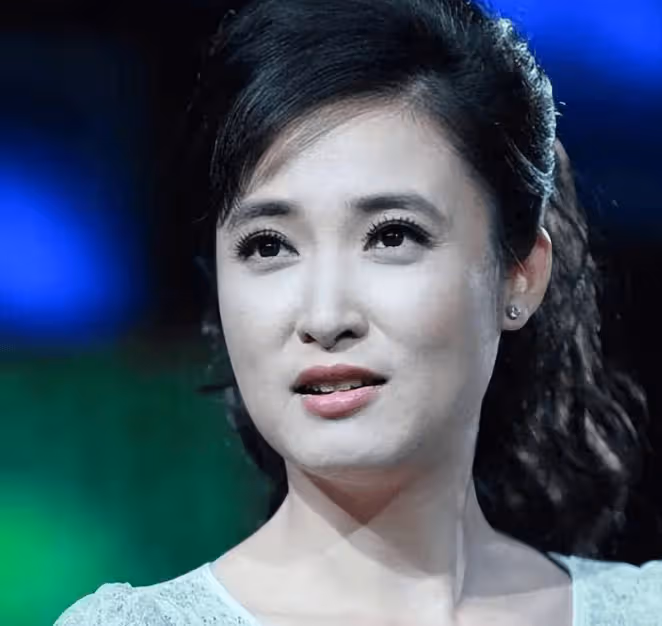 深藏不漏！《海峽兩岸》主持桑晨，原來是這位大明星的孩子，難怪長這麼漂亮