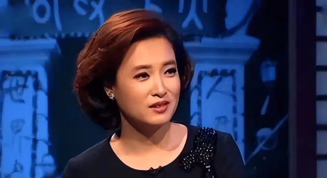 深藏不漏！《海峽兩岸》主持桑晨，原來是這位大明星的孩子，難怪長這麼漂亮