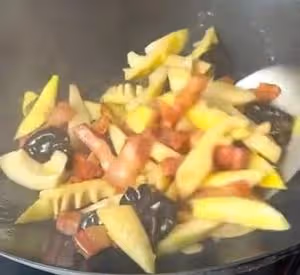 蠶豆鹹肉燜春筍/春三鮮