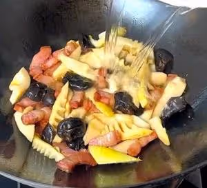 蠶豆鹹肉燜春筍/春三鮮