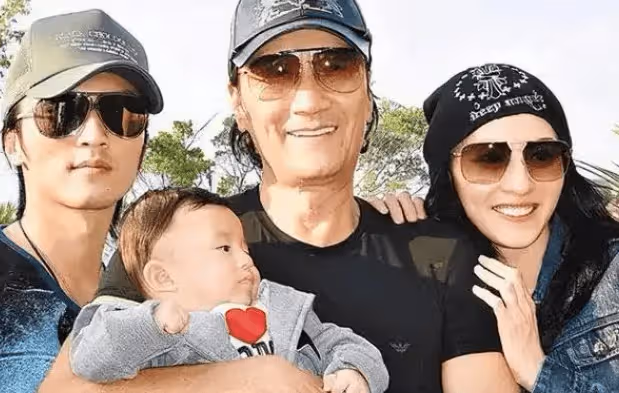 一家三口合照曝光！港媒曝謝賢承認與張柏芝3胎關係，財產全部留給幼子，網友：圖啥？