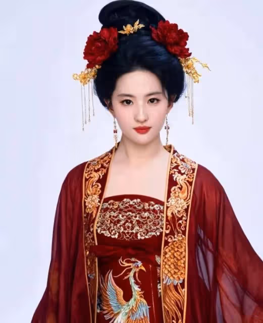 37歲劉亦菲穿唐裝太驚艷,一身刺繡紅袍國色天香,不愧是神仙姐姐