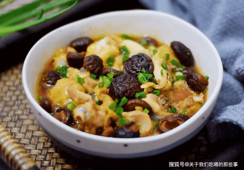 泡發乾香菇,記住不要直接用水泡,教你一招,10分鐘泡軟又乾淨