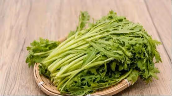 人到中年別心疼錢!多吃這4種「鹼性菜」,頭髮烏黑,口臭也沒了