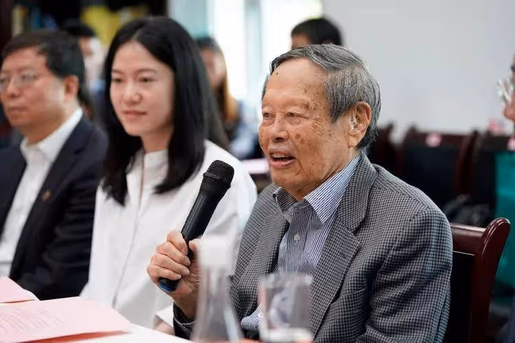 100多歲的楊振寧健康矍鑠！公布「長壽秘訣」：8件事堅持了一輩子