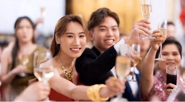 恭喜!TVB「東張女神」結婚,奢華壯觀,曾被困屋內慘遭粗暴對待