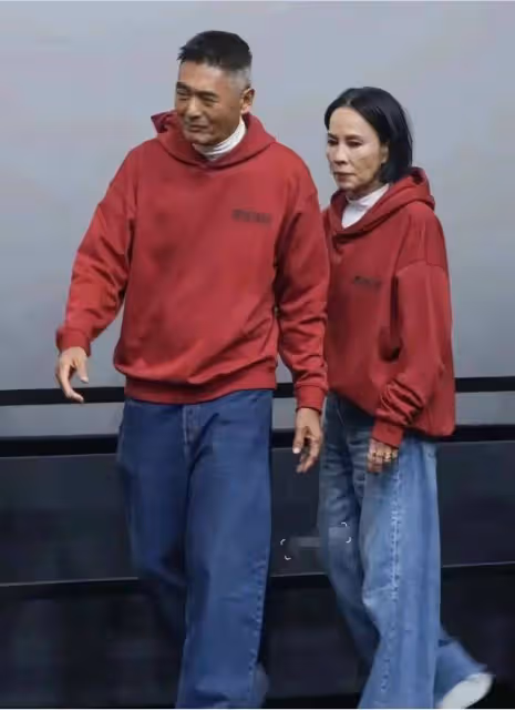 周潤發新片獲超百位藝人現身支持，採訪時親吻鄭裕玲引髮網民熱議