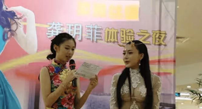 她憑「潘金蓮」爆紅,衣服都擋不住的身材,嫁完小矮人嫁巨無霸,如今怎麼樣了?